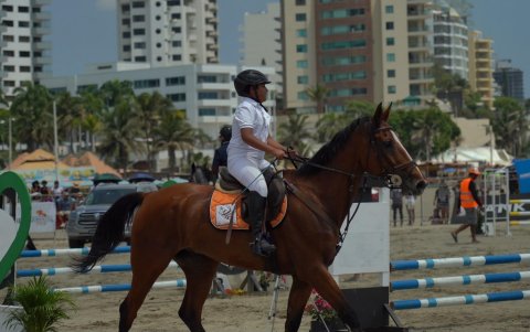 El evento hípico realizado en la playa El Murciélago movió la economía de la ciudad puerto manabita
