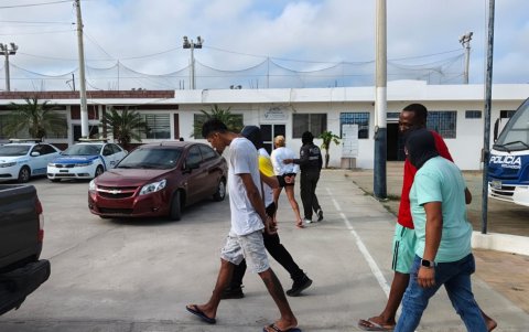 Tres sospechosos de Los Choneros fueron enviados a prisión por el crimen de un funcionario en Salinas.