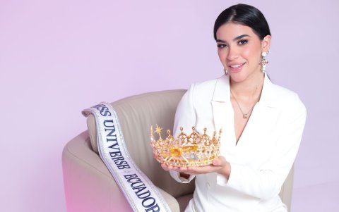 Dalia Bucaram, Miss Universo Ecuador 2026, durante una entrevista con EXPRESO después de recibir la corona en Santa Elena.
