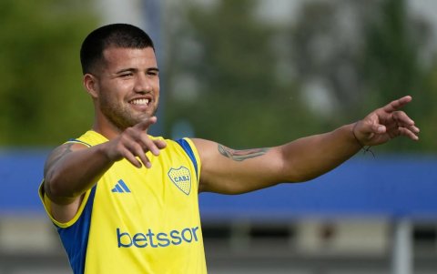 Marcelo Weigandt  destaca como lateral derecho en Boca Juniors.