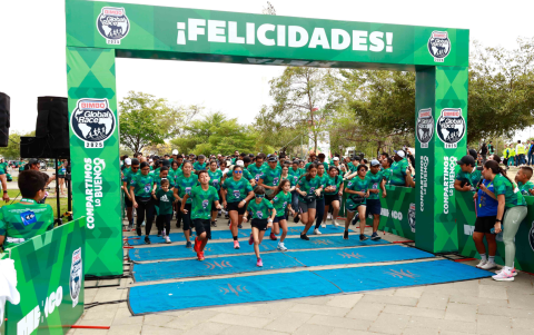 Corredores participan en la Bimbo Global Race, cuya inscripción se convierte en ayuda para personas vulnerables.