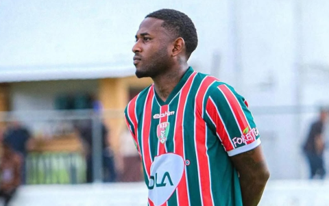 Emerson Espinoza durante un partido con Deportivo Santo Domingo de los Tsáchilas.L