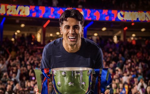 Joao Cancelo puede jugar como lateral derecho e izquierdo.