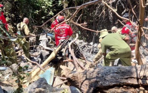 El accidente provocó un incendio que dificultó el acceso a la zona del impacto.