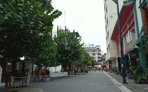 Ambiente en calle Panamá durante una tarde de martes, cuando la mayoría de locales cierra.