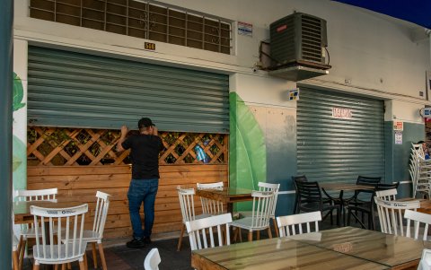 La oferta gastronómica del centro lucha por sobrevivir en medio de bajas ventas registradas a lo largo de la semana.