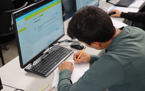 Aspirantes podrán elegir hasta tres carreras en institutos y conservatorios del país.