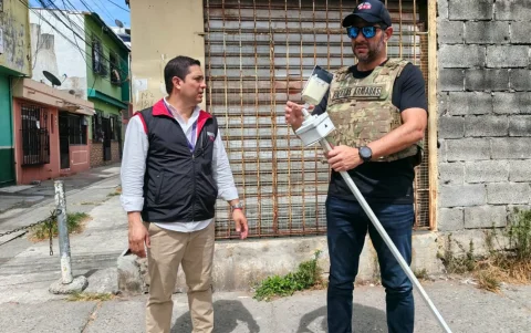Algunas de las cámaras estaban colocadas en puntos elevados para captar calles e intersecciones de los barrios intervenidos.