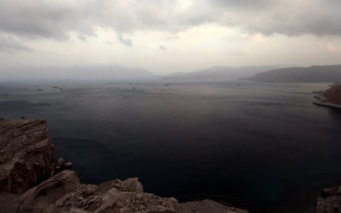 Vista general de las costas de Khasab en el Estrecho de Ormuz, Musandam, Omán.