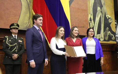 Katherine Pacheco (segunda de la derecha) fue posesionada como cuarta vocal del Consejo de Administración Legislativa.