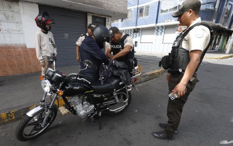 La Policía ejecuta operativos preventivos en sectores de Quito identificados como puntos de mayor incidencia de robos mediante sustancias.