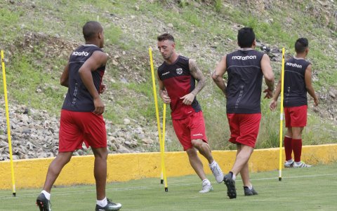 Damián Díaz (c) cumplirá su tercer ciclo con Barcelona SC.