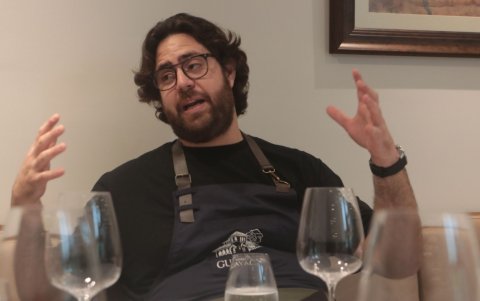 Weisson decidió dedicarse a la gastronomía tras hacer un curso en el Instituto Cordon Bleu en Lima, Perú.