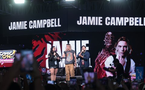 Jamie Campbell saludaba a los fanáticos de la Comic Con