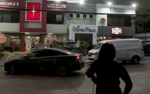 Cafeterías y farmacias complementan la vida comercial de Los Ceibos