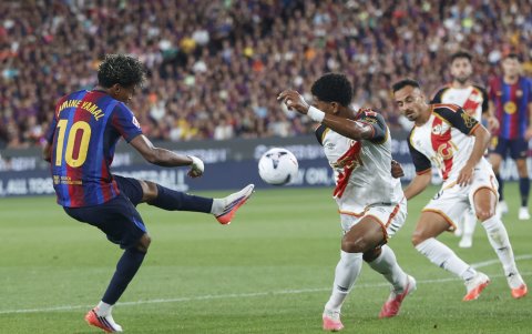 Lamine Yamal superó los 50 goles con el FC Barcelona a sus 19 años.