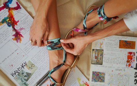 En sus zapatos, Analía traslada su sensibilidad por el arte a través de texturas.