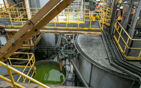 El precio global del oro bordea los 4.600 dólares por onza, impulsando el superciclo minero internacional.