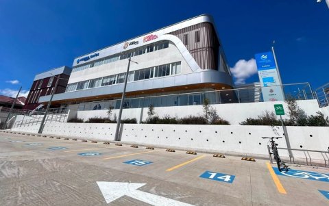 La Alcaldía de Cuenca suspendió la inauguración del Hospital de Baños, por decisión de la alcaldesa subrogante, Marisol Peñaloza, ya que aún no cuenta con el acta de entrega recepción provisional.
