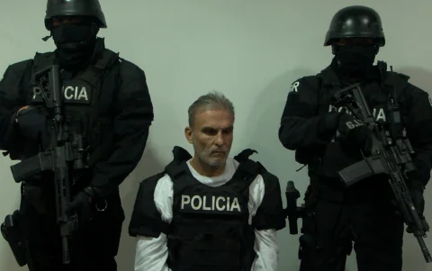 El exministro José Serrano fue deportado desde Estados Unidos a Ecuador.
