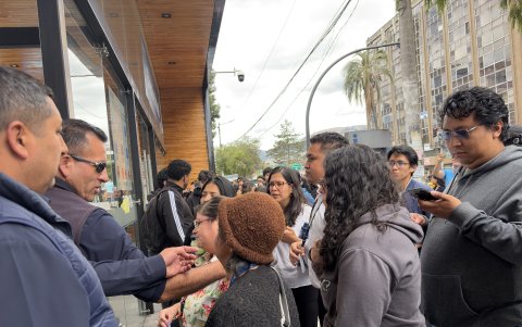 Los estudiantes tuvieron que ser evacuados del centro universitario.