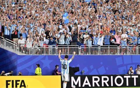 Lionel Messi será homenajeado en los estadios de Argentina.