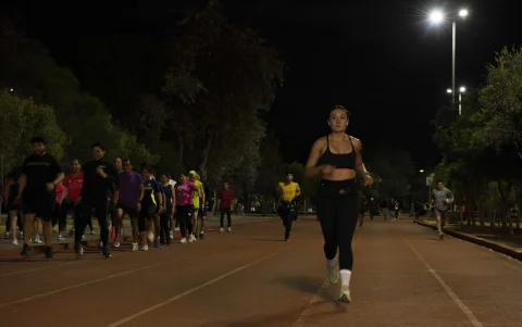 La pista de La Carolina es la zona más visitada en las noches.