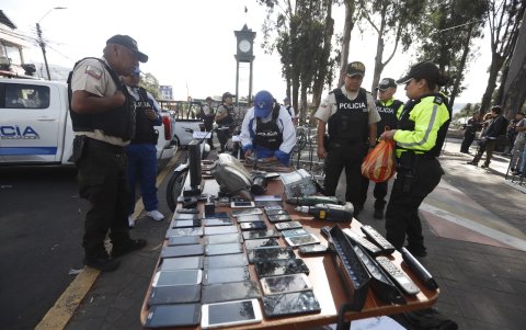 La Policía recuperó 51 motocicletas durante los operativos en Quito, además de decomisar armas, municiones y sustancias sujetas a fiscalización.