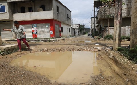 Inundación en un barrio de la cooperativa 5 de Junio, en Durán.