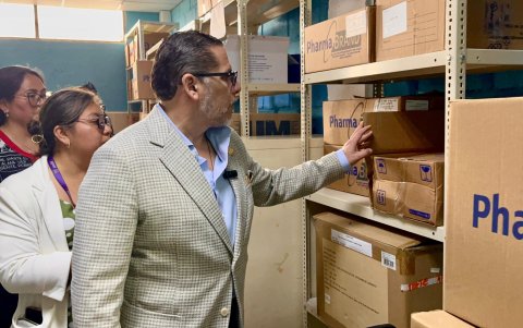 Juan Carlos Aveiga, ministro de Salud, dice que su gestión aumentó un 5 % el abastecimiento de medicinas.