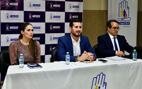El presidente del Consejo Directivo del IESS, Bernardo Cordovez.