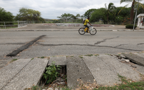 El descuido es evidente en las instalaciones del parque El Lago.