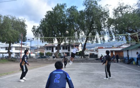Más de 70 estudiantes de variadas edades se forman en la Escuela de Hugo Valenzuela.