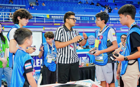 Alumnos de la Unidad Educativa Juan León Mera La Salle y profesionales de Smart‑U reciben reconocimientos en el RobotChallenge 2026.