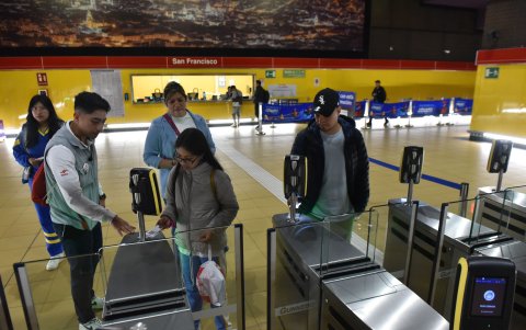 Hasta agosto del 2026, el promedio de usuarios diarios del metro de Quito no supera los 200.000.