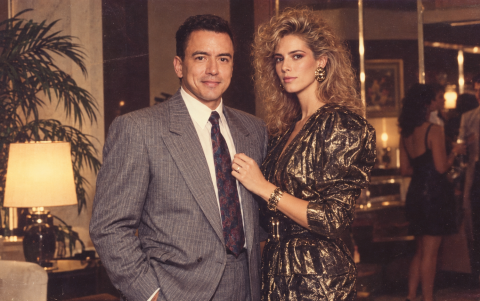 Daniel Noboa y Lavinia Valbonesi: Así se verían el presidente Daniel Noboa y la primera dama Lavinia Valbonesi bajo la estética de los años 80, según una recreación realizada con inteligencia artificial.