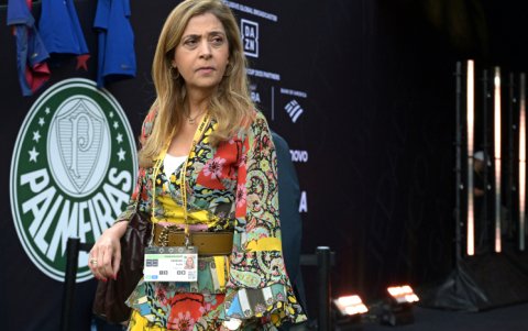 Leila Pereira, principal dirigente de Palmeiras, en la previa de un partido.