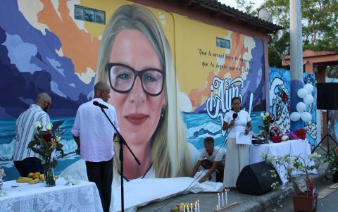 En Montañita los amigos de la activista pintaron un mural en su honor