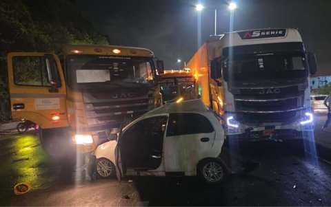 Un choque múltiple dejó tres heridos cerca del Panteón Metropolitano en Guayaquil.