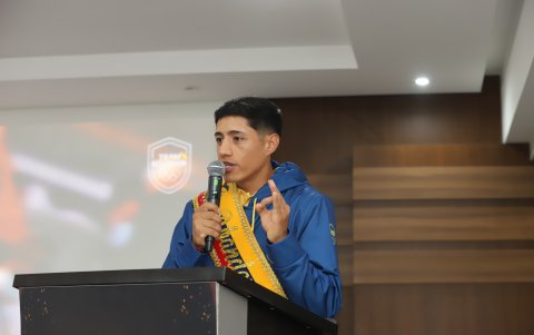 El marchista David Hurtado habló en el abanderamiento del COE a deportistas ecuatorianos.