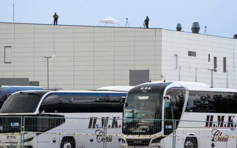 Fuerte presencia policial en la terminal GA de Gardermoen, Noruega, el 8 de septiembre de 2026, por el funeral del Rey Harald V.