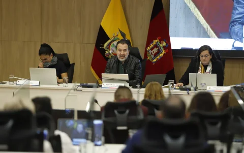 El Concejo debatió este 8 de septiembre de 2026 la ordenanza sobre el alza del pasaje en Quito.