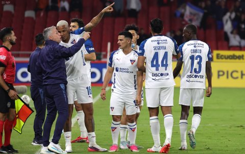 Gustavo Álvarez (i) quiere sumar su primer triunfo con la U en Libertadores.