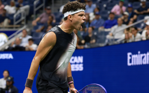 El estadounidense Ben Shelton, durante su partido de cuartos de final del Abierto de Estados Unidos, contra el español Carlos Alcaraz.