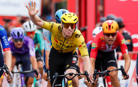 El ciclista británico James Matthew Brennan del Team Visma | Lease a Bike gana la decimoséptima etapa de La Vuelta a España.