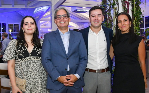 Isabel Gallegos-Anda, César Centeno, Leonardo Jurado y Diana Hungría.