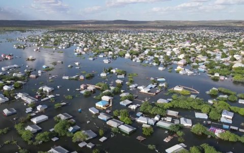 La ciudad de Beletweyne, en el centro de Somalia, tras fuertes precipitaciones e inundaciones.
