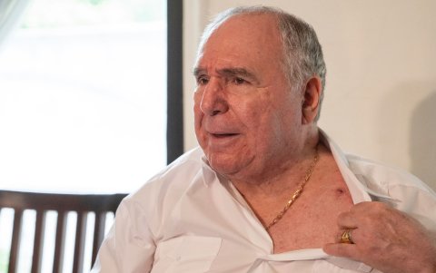 Abdalá Bucaram explica en qué consiste su problema cardiaco.