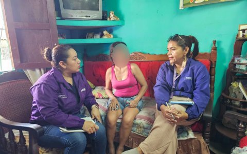 Personal del Ministerio de Desarrollo mantuvieron un acercamiento con la familia de la menor agredida.