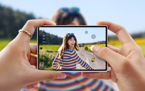 El Galaxy Z Fold8 apuesta por un diseño más corto y ancho que generaciones anteriores: cerrado es más compacto y, al abrirse, despliega una pantalla de 7,6 pulgadas.